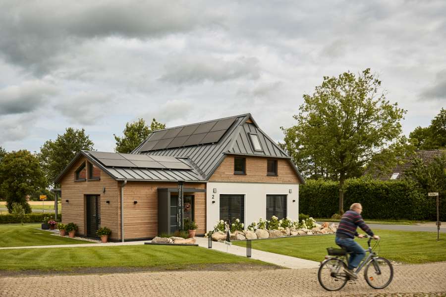 Ansprechende Mix aus Holz und Stahlprofilen, Im Ziek 1, 27374 Visselhövede